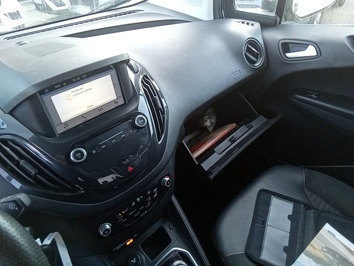 Ford Tourneo Courier 1.5 TDCi Sport 74 kW (100 CV) Vehículo usado en Madrid Ford Tourneo Courier 1.5 TDCi Sport 74 kW (100 CV) Vehículo usado en Madrid