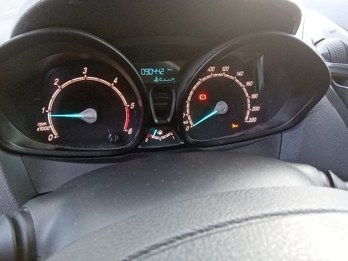 Ford Tourneo Courier 1.5 TDCi Sport 74 kW (100 CV) Vehículo usado en Madrid Ford Tourneo Courier 1.5 TDCi Sport 74 kW (100 CV) Vehículo usado en Madrid