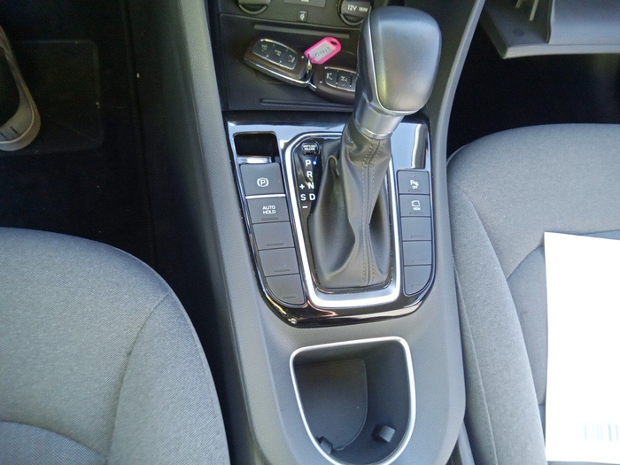 Hyundai Ioniq 1.6 GDI HEV Tecno DT 104 kW (141 CV) Vehículo usado en Madrid Hyundai Ioniq 1.6 GDI HEV Tecno DT 104 kW (141 CV) Vehículo usado en Madrid