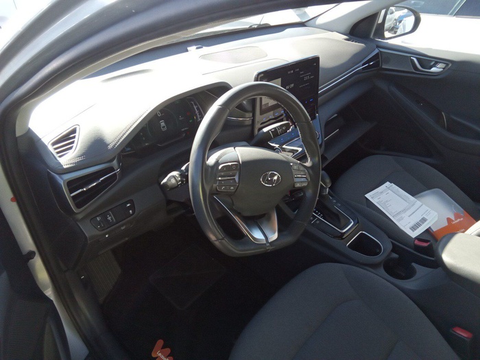 Hyundai Ioniq 1.6 GDI HEV Tecno DT 104 kW (141 CV) Vehículo usado en Madrid Hyundai Ioniq 1.6 GDI HEV Tecno DT 104 kW (141 CV) Vehículo usado en Madrid