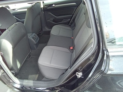 Volkswagen Passat Variant Business 2.0 TDI 90 kW (122 CV) DSG 9 Volkswagen Passat Variant Business 2.0 TDI 90 kW (122 CV) DSG 9