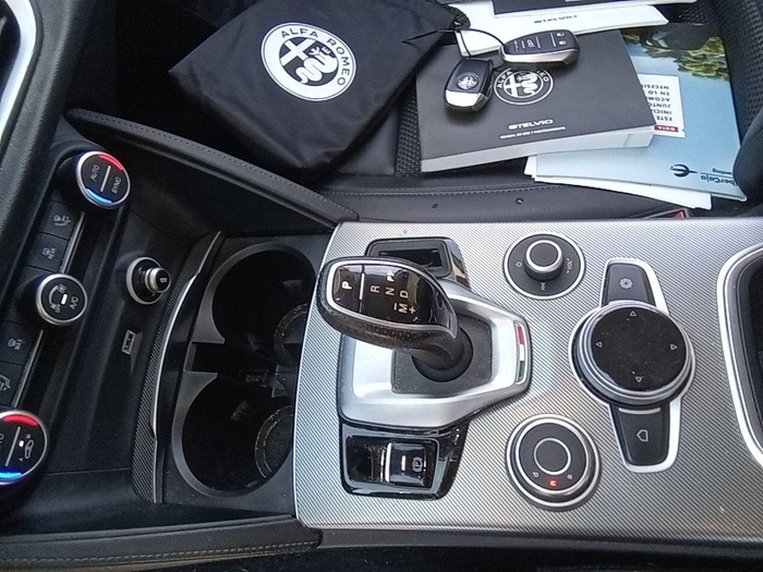 Alfa Romeo Stelvio 2.2 Diesel Sprint RWD 140 kW (190 CV) Vehículo usado en Madrid Alfa Romeo Stelvio 2.2 Diesel Sprint RWD 140 kW (190 CV) Vehículo usado en Madrid