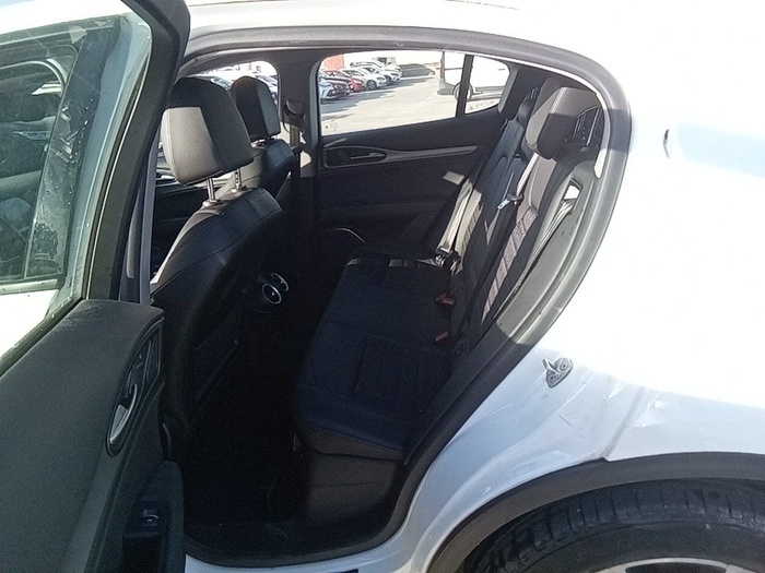 Alfa Romeo Stelvio 2.2 Diesel Sprint RWD 140 kW (190 CV) Vehículo usado en Madrid Alfa Romeo Stelvio 2.2 Diesel Sprint RWD 140 kW (190 CV) Vehículo usado en Madrid