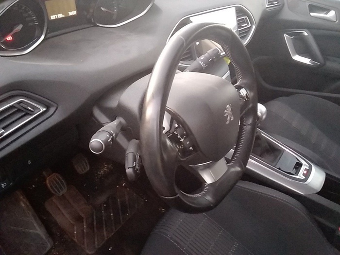 Peugeot 308 SW BlueHDi 130 S&S Allure 96 kW (130 CV) Vehículo usado en Madrid Peugeot 308 SW BlueHDi 130 S&S Allure 96 kW (130 CV) Vehículo usado en Madrid