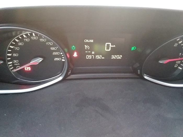 Peugeot 308 SW BlueHDi 130 S&S Allure 96 kW (130 CV) Vehículo usado en Madrid Peugeot 308 SW BlueHDi 130 S&S Allure 96 kW (130 CV) Vehículo usado en Madrid