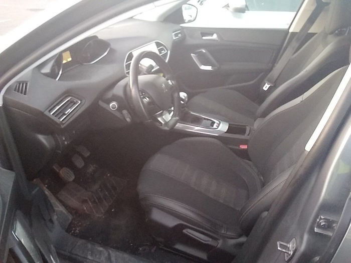 Peugeot 308 SW BlueHDi 130 S&S Allure 96 kW (130 CV) Vehículo usado en Madrid Peugeot 308 SW BlueHDi 130 S&S Allure 96 kW (130 CV) Vehículo usado en Madrid