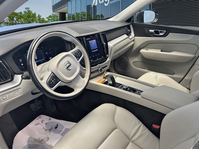 Volvo XC60 B4 D Momentum Pro AWD Auto 145 kW (197 CV) 7 Volvo XC60 B4 D Momentum Pro AWD Auto 145 kW (197 CV) 7