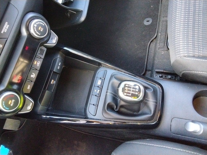 Kia Stonic 1.0 T-GDi MHEV Drive iMT 88 kW (120 CV) Vehículo usado en Madrid Kia Stonic 1.0 T-GDi MHEV Drive iMT 88 kW (120 CV) Vehículo usado en Madrid