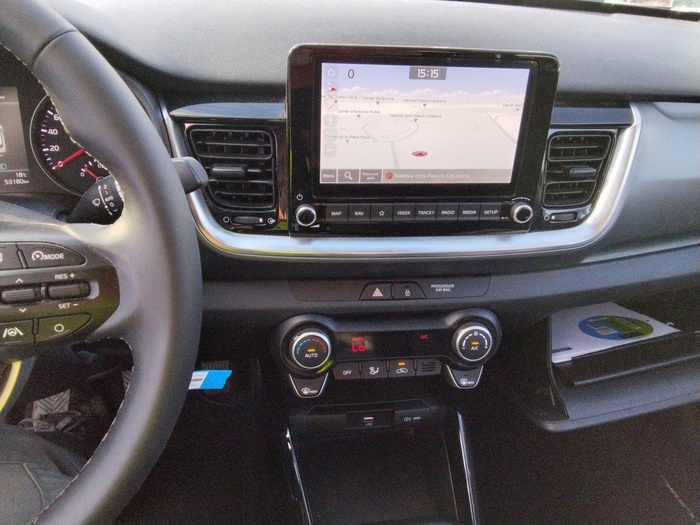 Kia Stonic 1.0 T-GDi MHEV Drive iMT 88 kW (120 CV) Vehículo usado en Madrid Kia Stonic 1.0 T-GDi MHEV Drive iMT 88 kW (120 CV) Vehículo usado en Madrid