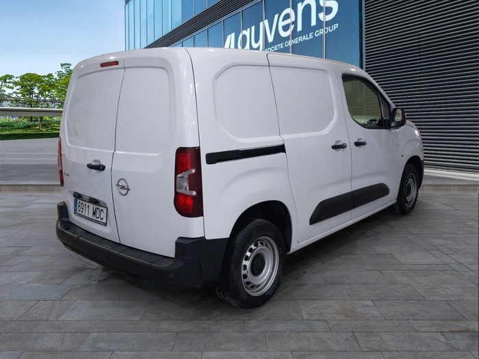 Opel Combo Cargo 1.5 Diesel L 650kg 75 kW (102 CV) Vehículo usado en Madrid Opel Combo Cargo 1.5 Diesel L 650kg 75 kW (102 CV) Vehículo usado en Madrid