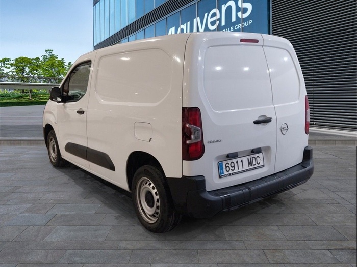Opel Combo Cargo 1.5 Diesel L 650kg 75 kW (102 CV) Vehículo usado en Madrid Opel Combo Cargo 1.5 Diesel L 650kg 75 kW (102 CV) Vehículo usado en Madrid