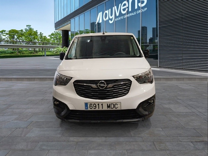 Opel Combo Cargo 1.5 Diesel L 650kg 75 kW (102 CV) Vehículo usado en Madrid Opel Combo Cargo 1.5 Diesel L 650kg 75 kW (102 CV) Vehículo usado en Madrid