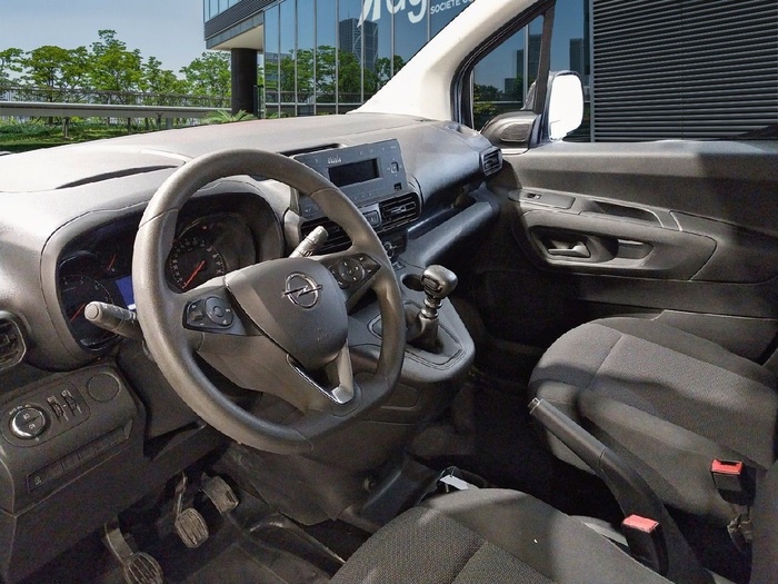 Opel Combo Cargo 1.5 Diesel L 650kg 75 kW (102 CV) Vehículo usado en Madrid Opel Combo Cargo 1.5 Diesel L 650kg 75 kW (102 CV) Vehículo usado en Madrid