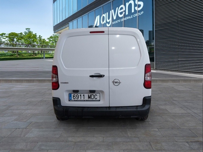 Opel Combo Cargo 1.5 Diesel L 650kg 75 kW (102 CV) Vehículo usado en Madrid Opel Combo Cargo 1.5 Diesel L 650kg 75 kW (102 CV) Vehículo usado en Madrid