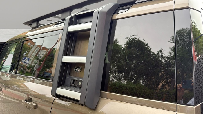 Land Rover Defender 110 D240 S 4WD Auto 177 kW (240 CV) Vehículo usado en Madrid Land Rover Defender 110 D240 S 4WD Auto 177 kW (240 CV) Vehículo usado en Madrid