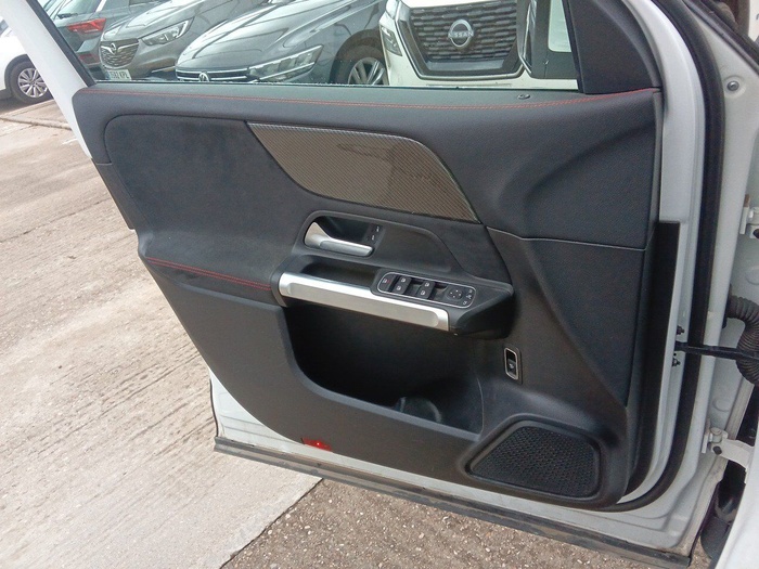 Mercedes-Benz GLB 200 d 110 kW (150 CV) Vehículo usado en Madrid Mercedes-Benz GLB 200 d 110 kW (150 CV) Vehículo usado en Madrid