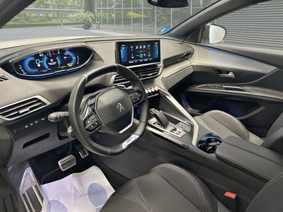 Peugeot 3008 Hybrid 225 GT e-EAT8 165 kW (225 CV) 8 Peugeot 3008 Hybrid 225 GT e-EAT8 165 kW (225 CV) 8