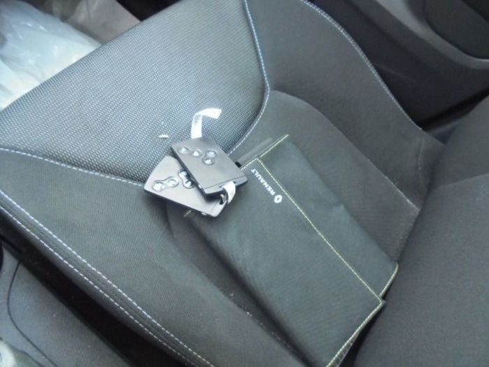 Renault Clio Business TCe 55 kW (75 CV) Vehículo usado en Madrid Renault Clio Business TCe 55 kW (75 CV) Vehículo usado en Madrid