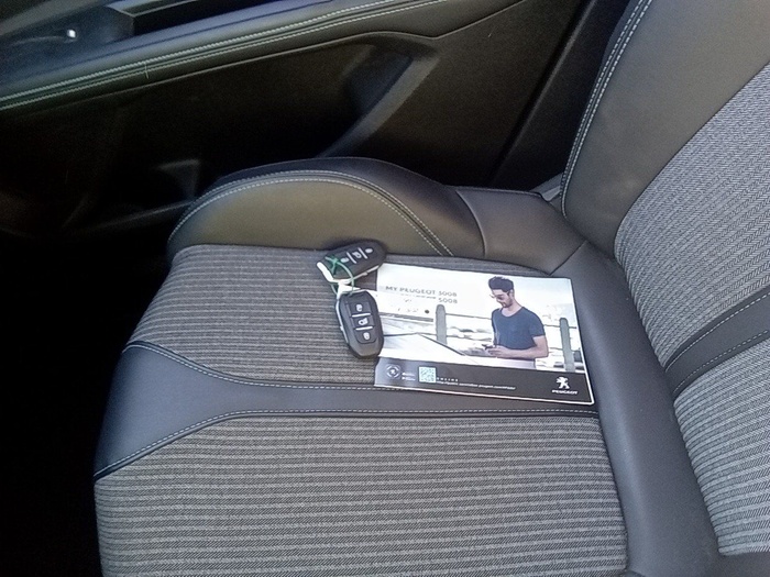 Peugeot 5008 BlueHDi 130 S&S Allure 96 kW (130 CV) Vehículo usado en Madrid Peugeot 5008 BlueHDi 130 S&S Allure 96 kW (130 CV) Vehículo usado en Madrid