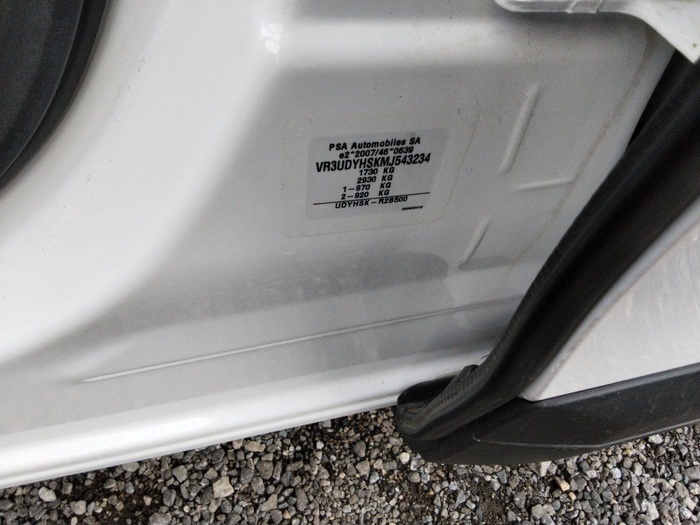 Peugeot 2008 BlueHDi 110 S&S Active Pack 81 kW (110 CV) Vehículo usado en Madrid Peugeot 2008 BlueHDi 110 S&S Active Pack 81 kW (110 CV) Vehículo usado en Madrid