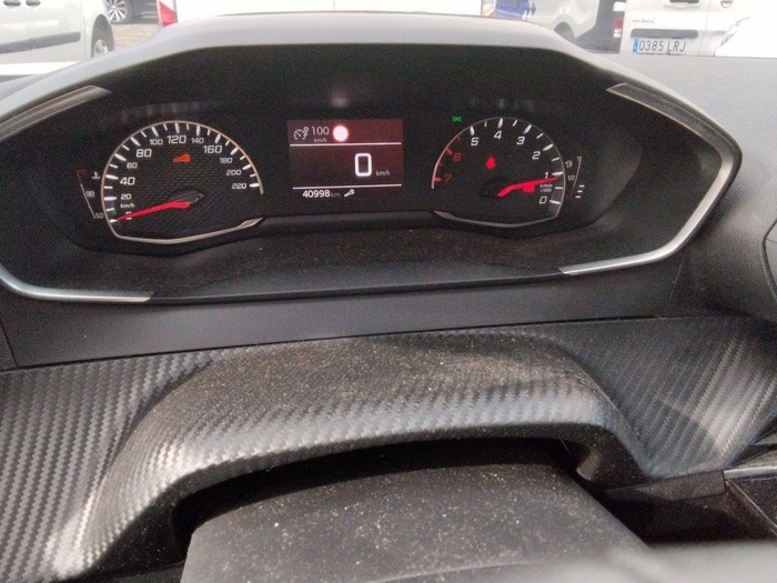 Peugeot 2008 BlueHDi 110 S&S Active Pack 81 kW (110 CV) Vehículo usado en Madrid Peugeot 2008 BlueHDi 110 S&S Active Pack 81 kW (110 CV) Vehículo usado en Madrid