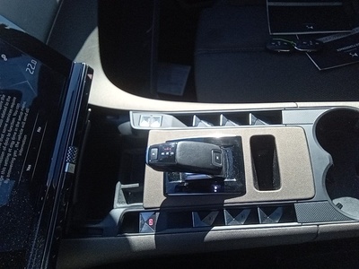 DS DS7 Crossback BlueHDi 130 DE Bastille + AT 96 kW (130 CV) 13 DS DS7 Crossback BlueHDi 130 DE Bastille + AT 96 kW (130 CV) 13