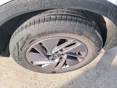 Nissan Qashqai DIG-T 140 mHEV Acenta 4x2 103 kW (140 CV) 10 Nissan Qashqai DIG-T 140 mHEV Acenta 4x2 103 kW (140 CV) 10