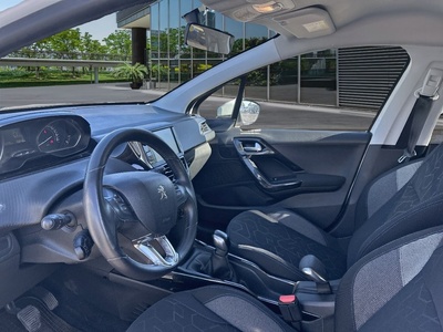 Peugeot 2008 BlueHDi 100 Signature 73 kW (100 CV) 7 Peugeot 2008 BlueHDi 100 Signature 73 kW (100 CV) 7