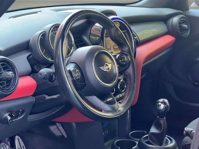 MINI MINI 5 Puertas Cooper D 85 kW (116 CV) Vehículo usado en Madrid MINI MINI 5 Puertas Cooper D 85 kW (116 CV) Vehículo usado en Madrid