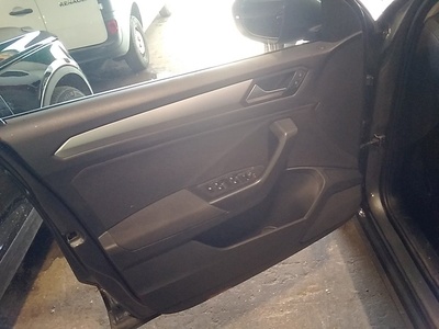 Volkswagen T-Roc Life 2.0 TDI 85 kW (115 CV) 12 Volkswagen T-Roc Life 2.0 TDI 85 kW (115 CV) 12