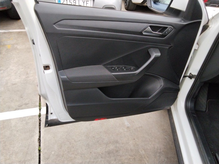 Volkswagen T-Roc Edition 2.0 TDI 85 kW (115 CV) Vehículo usado en Madrid Volkswagen T-Roc Edition 2.0 TDI 85 kW (115 CV) Vehículo usado en Madrid