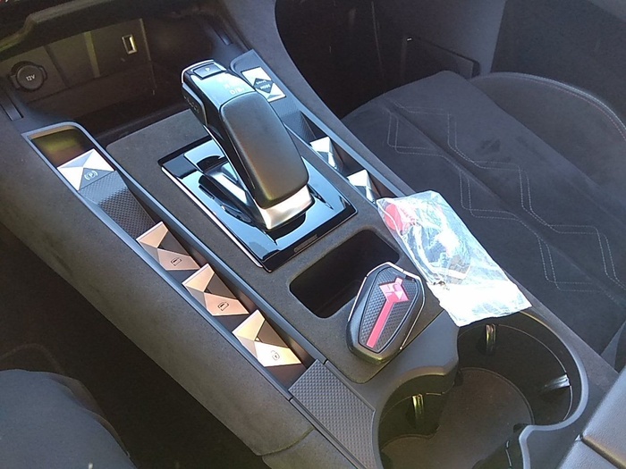 DS DS7 Crossback E-Tense 225 Performance Line Auto 165 kW (225 CV) Vehículo usado en Madrid DS DS7 Crossback E-Tense 225 Performance Line Auto 165 kW (225 CV) Vehículo usado en Madrid