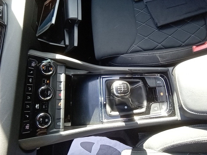 Skoda Karoq 2.0 TDI Sportline 110 kW (150 CV) Vehículo usado en Madrid Skoda Karoq 2.0 TDI Sportline 110 kW (150 CV) Vehículo usado en Madrid