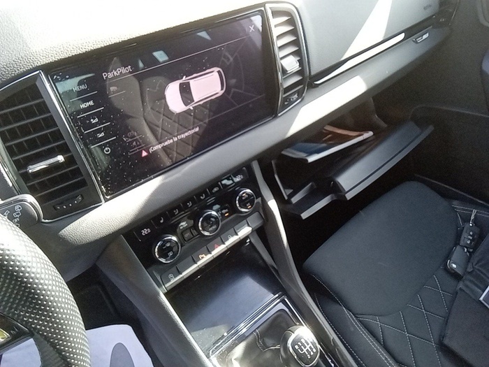 Skoda Karoq 2.0 TDI Sportline 110 kW (150 CV) Vehículo usado en Madrid Skoda Karoq 2.0 TDI Sportline 110 kW (150 CV) Vehículo usado en Madrid