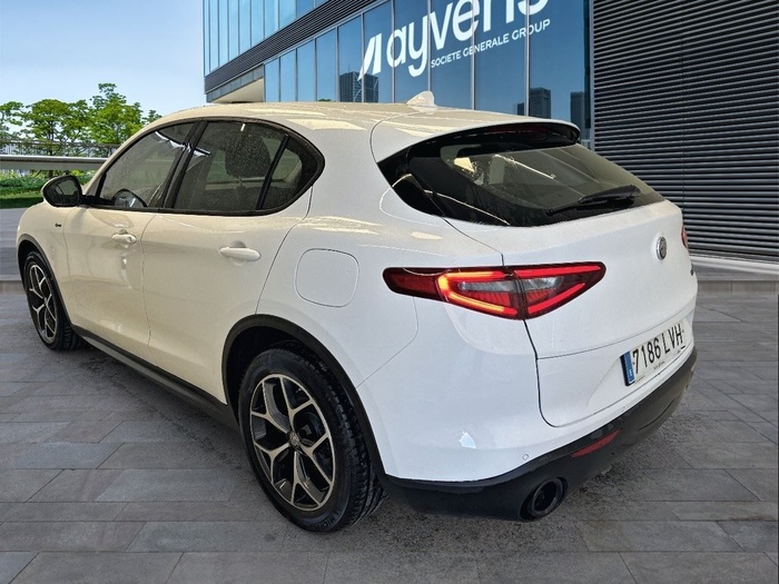 Alfa Romeo Stelvio 2.2 Diesel Sprint RWD 140 kW (190 CV) Vehículo usado en Madrid Alfa Romeo Stelvio 2.2 Diesel Sprint RWD 140 kW (190 CV) Vehículo usado en Madrid