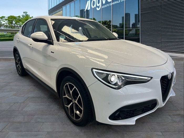 Alfa Romeo Stelvio 2.2 Diesel Sprint RWD 140 kW (190 CV) Vehículo usado en Madrid Alfa Romeo Stelvio 2.2 Diesel Sprint RWD 140 kW (190 CV) Vehículo usado en Madrid