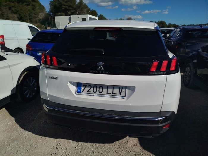 Peugeot 3008 BlueHDi 130 S&S Allure 96 kW (130 CV) Vehículo usado en Madrid Peugeot 3008 BlueHDi 130 S&S Allure 96 kW (130 CV) Vehículo usado en Madrid