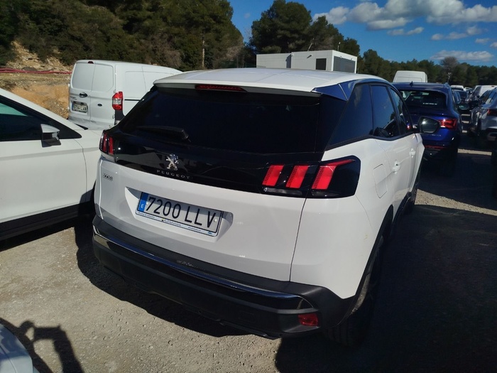 Peugeot 3008 BlueHDi 130 S&S Allure 96 kW (130 CV) Vehículo usado en Madrid Peugeot 3008 BlueHDi 130 S&S Allure 96 kW (130 CV) Vehículo usado en Madrid