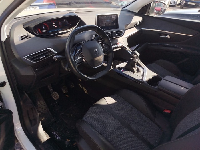 Peugeot 3008 BlueHDi 130 S&S Allure 96 kW (130 CV) Vehículo usado en Madrid Peugeot 3008 BlueHDi 130 S&S Allure 96 kW (130 CV) Vehículo usado en Madrid