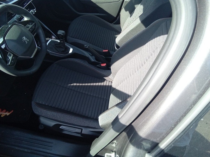 Peugeot 2008 BlueHDi 110 S&S Active Pack 81 kW (110 CV) Vehículo usado en Madrid Peugeot 2008 BlueHDi 110 S&S Active Pack 81 kW (110 CV) Vehículo usado en Madrid