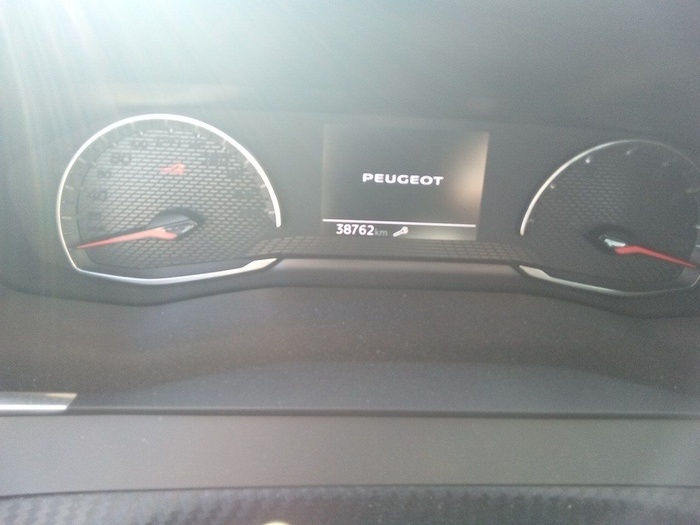 Peugeot 2008 BlueHDi 110 S&S Active Pack 81 kW (110 CV) Vehículo usado en Madrid Peugeot 2008 BlueHDi 110 S&S Active Pack 81 kW (110 CV) Vehículo usado en Madrid