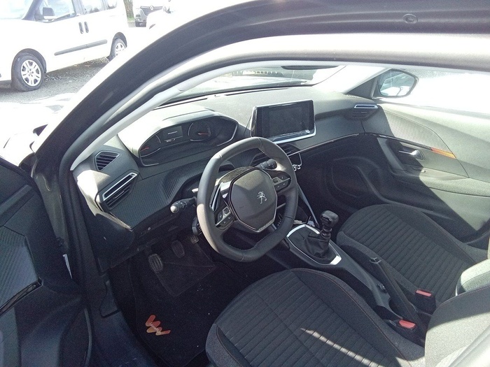 Peugeot 2008 BlueHDi 110 S&S Active Pack 81 kW (110 CV) Vehículo usado en Madrid Peugeot 2008 BlueHDi 110 S&S Active Pack 81 kW (110 CV) Vehículo usado en Madrid