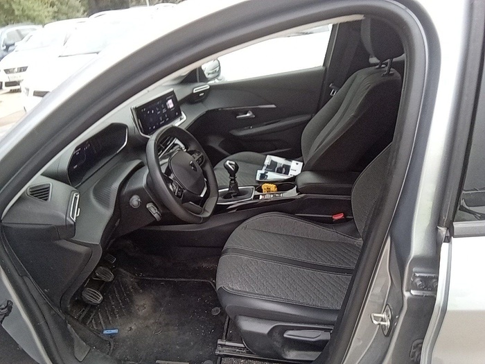 Peugeot 208 PureTech 100 Allure 75 kW (100 CV) Vehículo usado en Madrid Peugeot 208 PureTech 100 Allure 75 kW (100 CV) Vehículo usado en Madrid