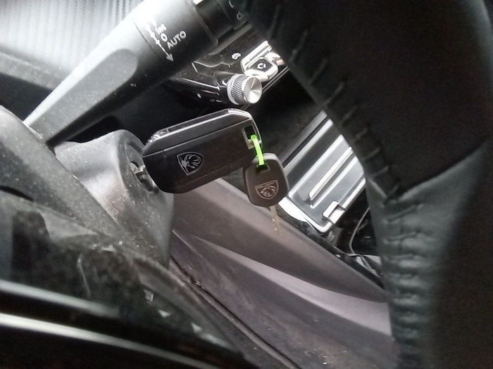 Peugeot 208 PureTech 100 Allure 75 kW (100 CV) Vehículo usado en Madrid Peugeot 208 PureTech 100 Allure 75 kW (100 CV) Vehículo usado en Madrid