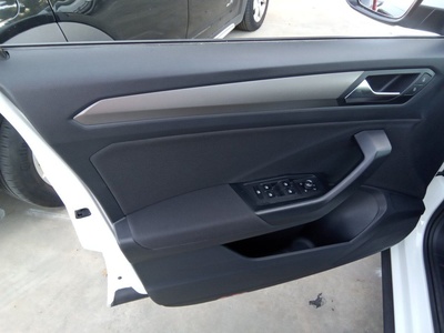 Volkswagen T-Roc Advance R-Line 1.0 TSI 81 kW (110 CV) 11 Volkswagen T-Roc Advance R-Line 1.0 TSI 81 kW (110 CV) 11