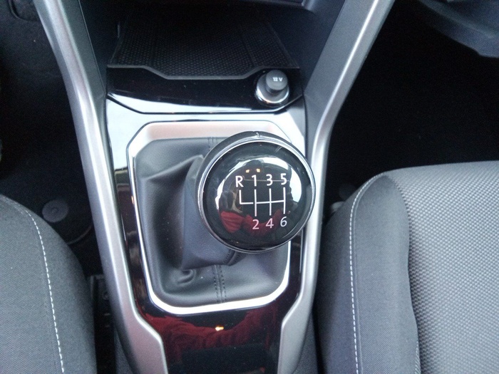 Volkswagen T-Roc Advance R-Line 1.0 TSI 81 kW (110 CV) Vehículo usado en Madrid Volkswagen T-Roc Advance R-Line 1.0 TSI 81 kW (110 CV) Vehículo usado en Madrid