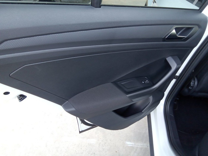 Volkswagen T-Roc Advance R-Line 1.0 TSI 81 kW (110 CV) Vehículo usado en Madrid Volkswagen T-Roc Advance R-Line 1.0 TSI 81 kW (110 CV) Vehículo usado en Madrid