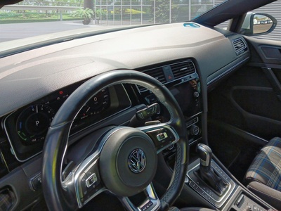 Volkswagen Golf GTE 1.4 TSI e-Power 150 kW (204 CV) DSG 7 Volkswagen Golf GTE 1.4 TSI e-Power 150 kW (204 CV) DSG 7