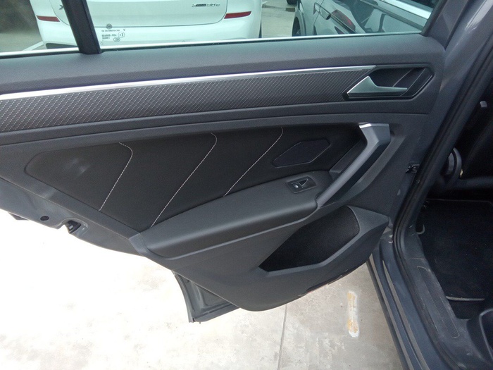 Volkswagen Tiguan R-Line 2.0 TDI 110 kW (150 CV) DSG Vehículo usado en Madrid Volkswagen Tiguan R-Line 2.0 TDI 110 kW (150 CV) DSG Vehículo usado en Madrid