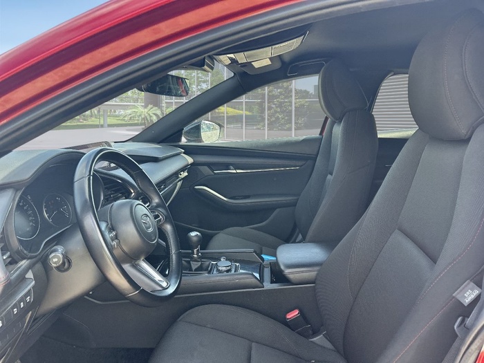 Mazda Mazda 3 2.0 e-SKYACTIV-G Homura 89 kW (122 CV) Vehículo usado en Madrid Mazda Mazda 3 2.0 e-SKYACTIV-G Homura 89 kW (122 CV) Vehículo usado en Madrid